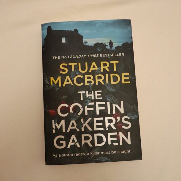 The Coffin Maker's Garden by Stuart Macbride | Thriller | Mystery | Fiction - Picture 1 of 4